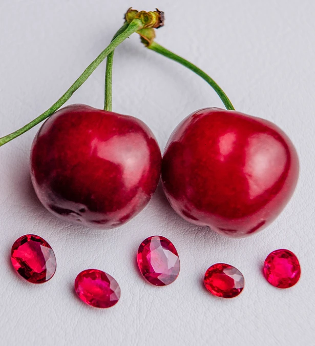 Orecchini cornucopie anni'90 in oro 18 Kt e pietre preziose