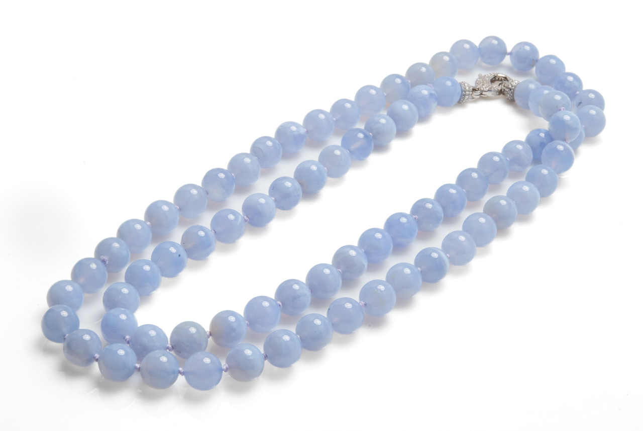 Collana in Calcedonio lilla e chiusura in argento 925 con gemme di zirconia cubica