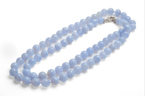 Collana in Calcedonio lilla e chiusura in argento 925 con gemme di zirconia cubica