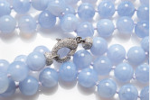 Collana in Calcedonio lilla e chiusura in argento 925 con gemme di zirconia cubica