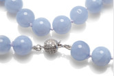 Collana girocollo in Calcedonio lilla e chiusura in argento 925 con gemme di zirconia cubica